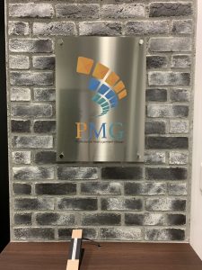 PMG社ロゴ